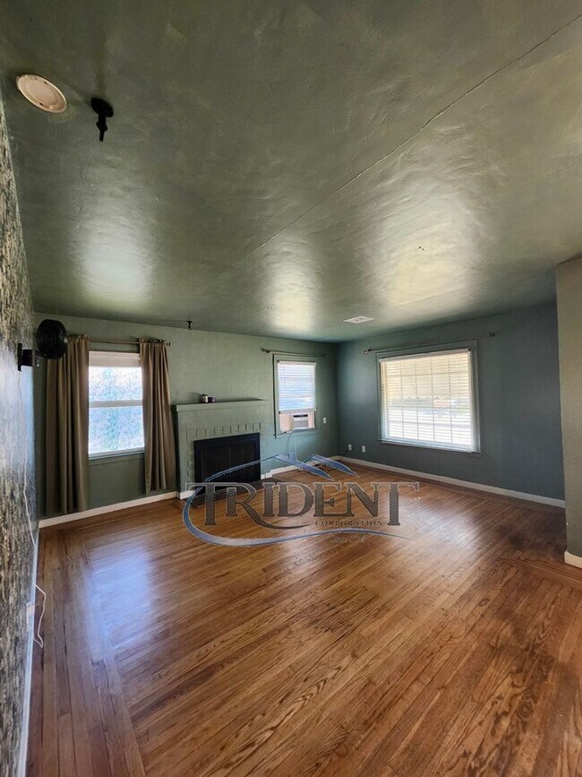 Building Photo - Cute 2 bedroom, 1 bath house