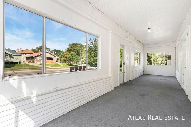 Building Photo - 1904 8th Ave