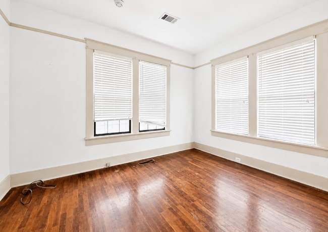 Building Photo - 800 W 34th Ave