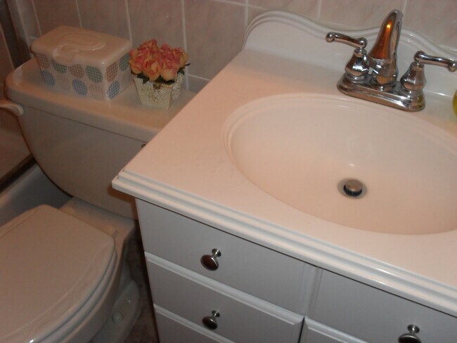 Building Photo - 7 Cypress Rd