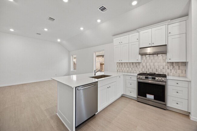 Building Photo - 6318 Seafoam Lake Dr