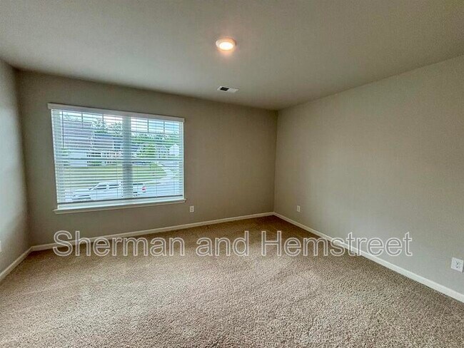 Building Photo - 240 Callahan Dr