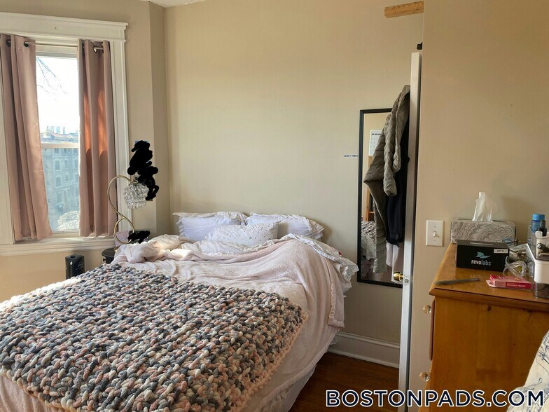 Building Photo - 1193 Commonwealth Ave