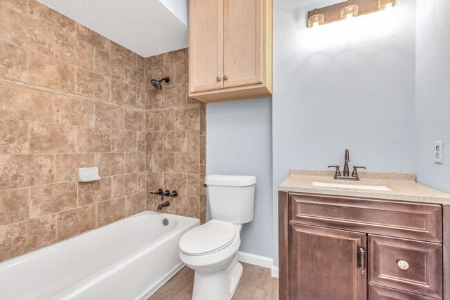 Building Photo - 13627 Greenridge Dr