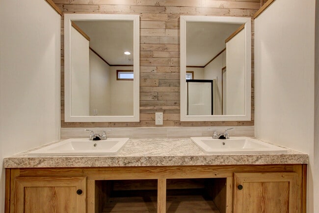 Building Photo - 295 Seays Rd