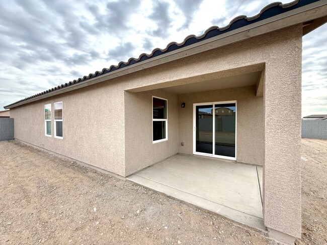 Building Photo - Beautiful 2024 Built 3 Bedroom Home on Cor...