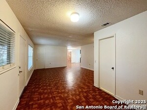 Building Photo - 117 Meadow Way