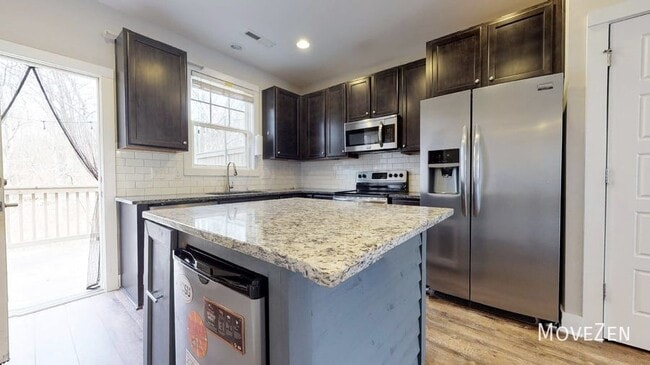 Building Photo - 2801 Stone Rock Dr
