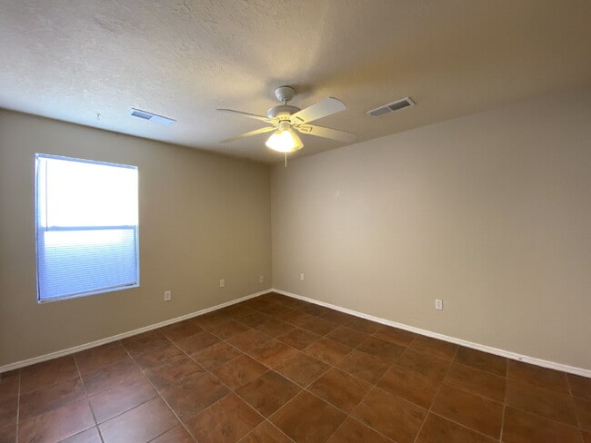Building Photo - 2BR/1Bath - 4 Plex in Rio Rancho