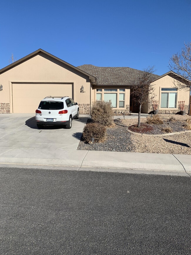 Building Photo - 464 1/2 Chatfield Ln