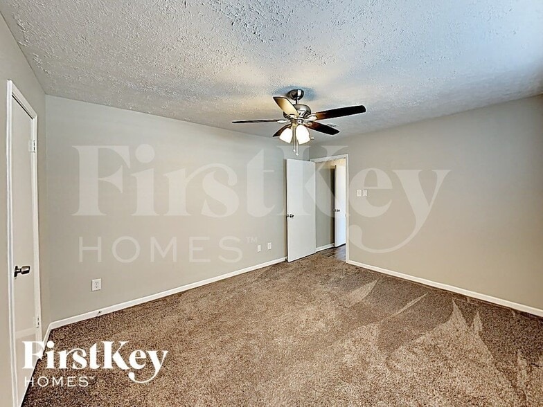 Building Photo - 7123 Foxmar Ln