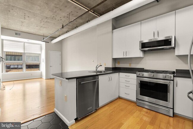 Building Photo - 1300 N St NW