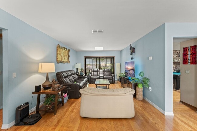 Building Photo - 1341 S Ridge Lake Cir