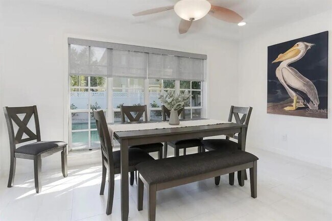 Building Photo - 4014 W Palmira Ave