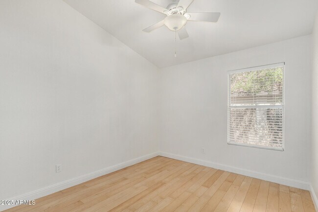 Building Photo - 1580 W Springfield Way