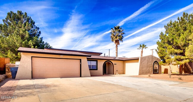 Building Photo - 5572 Fernwood Cir