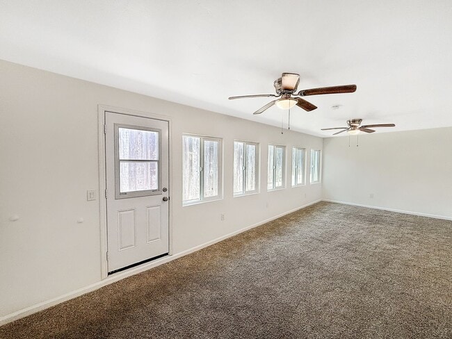 Building Photo - Beautiful 4BD/3BA House in Clairemont W/ A...