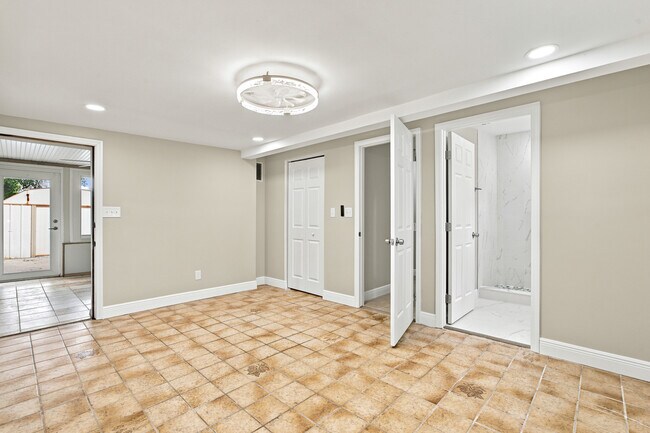 Building Photo - 1704 Paine Ave