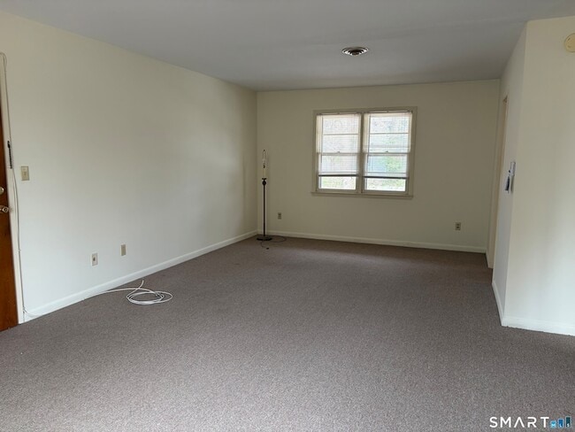 Building Photo - 888 Main St