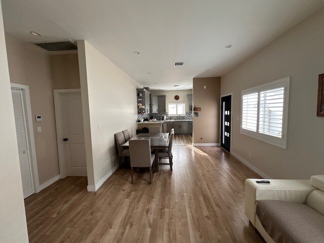 Building Photo - 10905 Olinda St