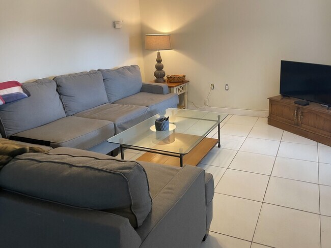 Building Photo - 820 Cindy Cir Ln