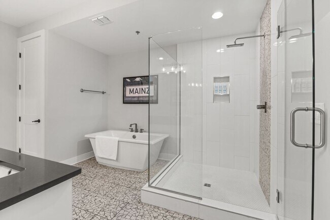 Building Photo - 1224 2nd Ave S