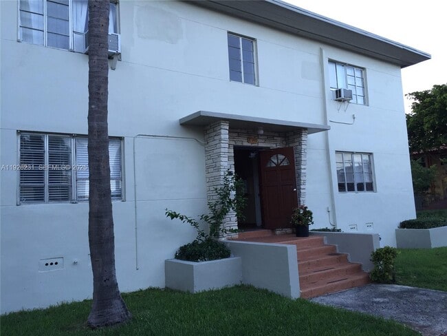 Building Photo - 8340 Crespi Blvd