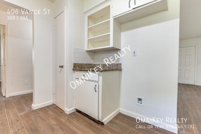 Building Photo - 406 Vance St