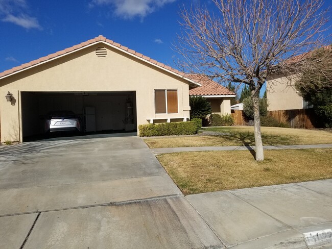 Primary Photo - Beautiful Ridgecrest Home, 3 Bedroom + Bon...