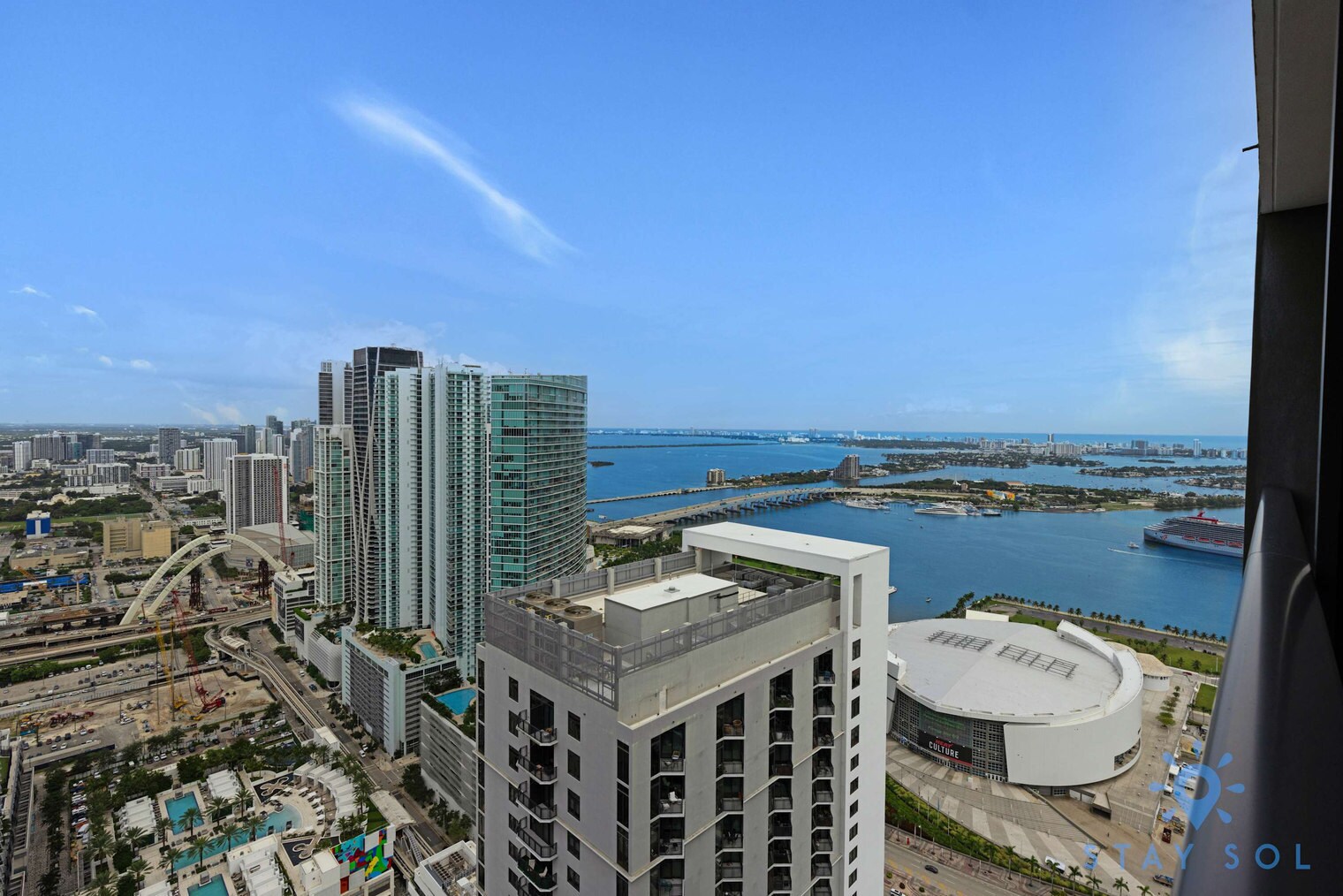 Building Photo - 601 NE 1st Ave