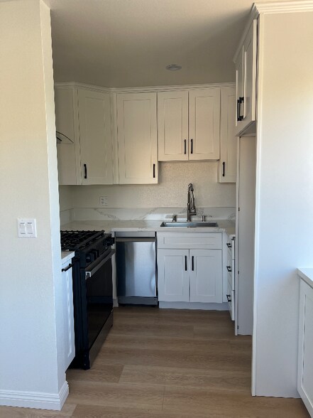 Building Photo - 419 S Verdugo Rd