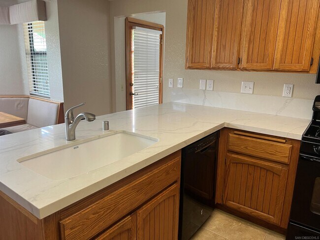 Building Photo - 1001 Crescent Bend