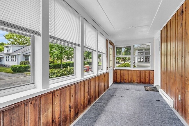 Building Photo - 36 Rowena St