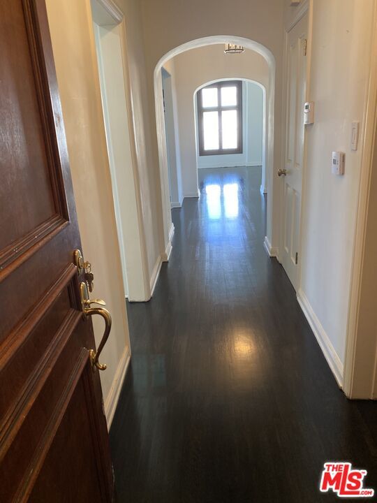 Building Photo - 316 N Rossmore Ave