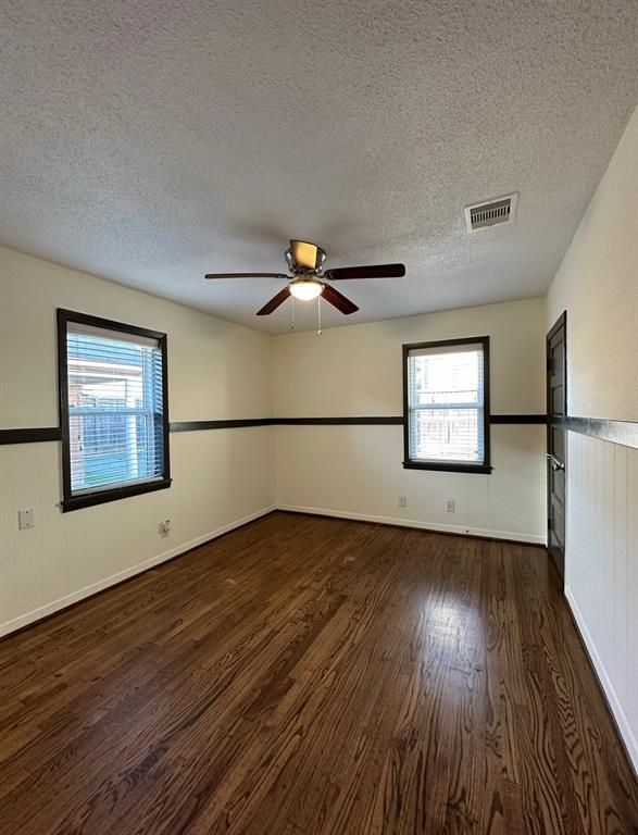 Building Photo - 813 Waverly St