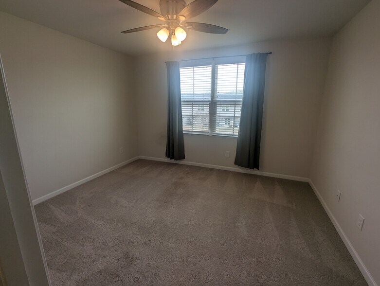 Building Photo - 133 Fernside Ct