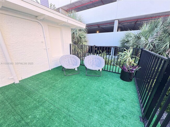 Building Photo - 1901 SW 9th St