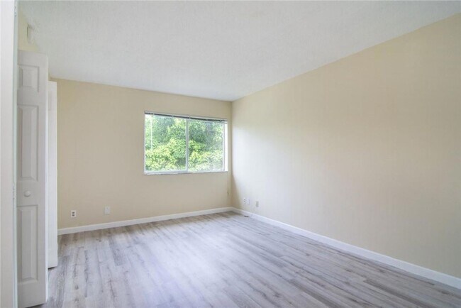 Building Photo - 10701 Cleary Blvd