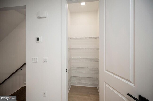 Building Photo - 9403 Pacific Elm St