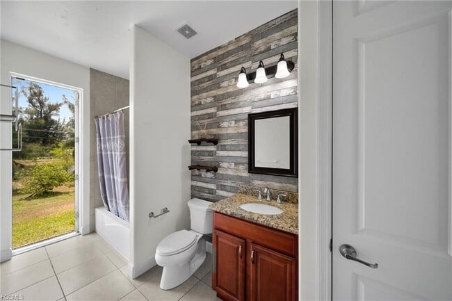 Building Photo - 3326 SW 8th St