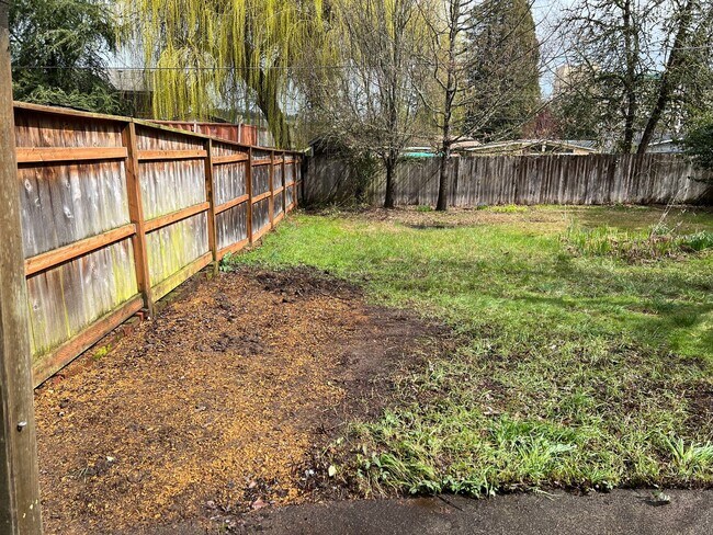 Building Photo - 3 Bedroom House in Southwest Eugene