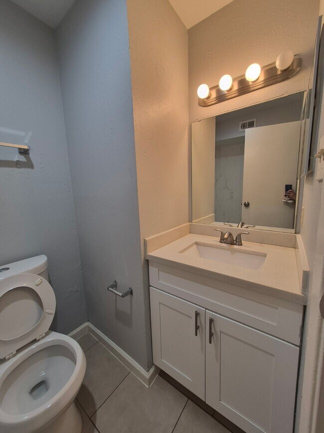 Building Photo - 8717 Victorian Village Dr