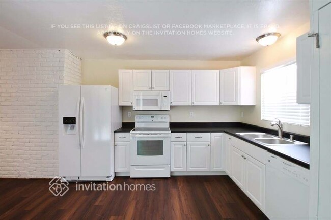 Building Photo - 3000 Phillips Ct