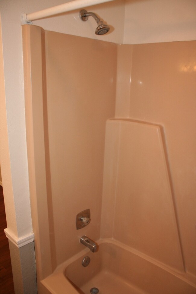Building Photo - Massive 3 bedroom duplex with living room ...