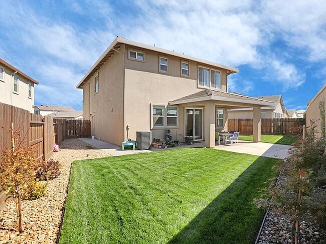 Building Photo - 2742 Carnation Way