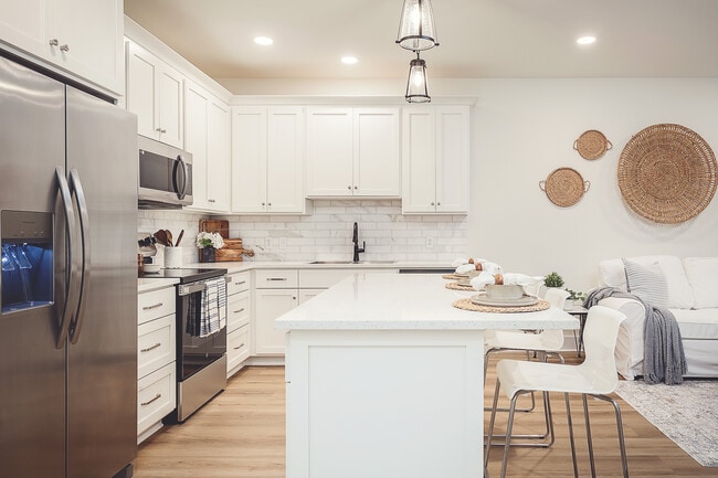 Quartz countertops - 2017 Wyatt Street - OFF CAMPUS HOUSING!!!