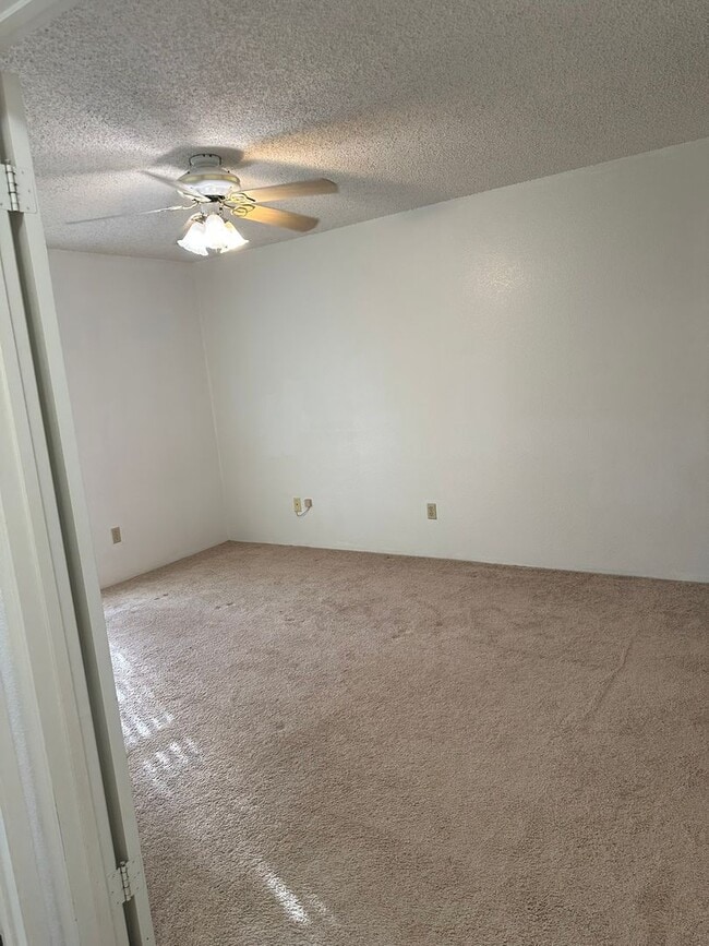 Building Photo - PARKVIEW AT WAIKELE – Clean and well-maintained 2-bedroom, 2-bath unit with 2 assigned parking st...