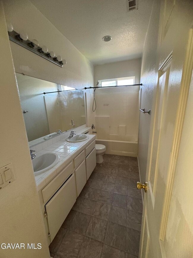 Building Photo - 39333 Bastille Ln