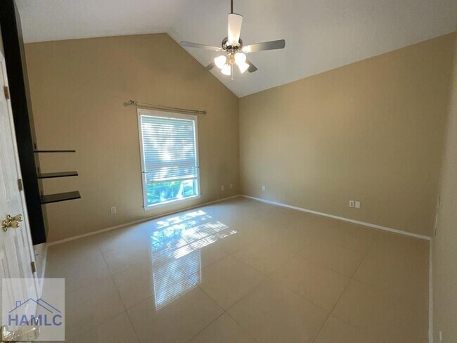 Building Photo - 380 Tremain Dr