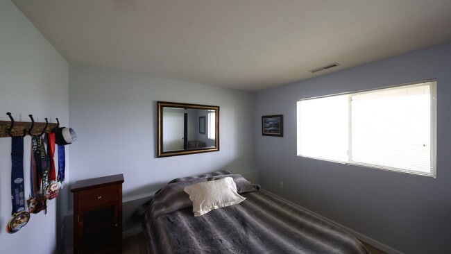 Building Photo - 3 Bed 2.5 Bath - View Home - Private Large Lot - Pet Friendly - NAS Whidbey